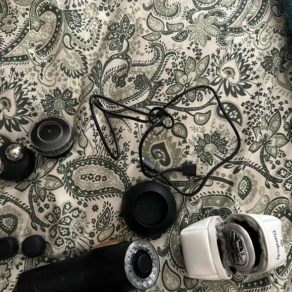 Therabody Black and Gold face device. Comes with original box. - Picture 2 of 7